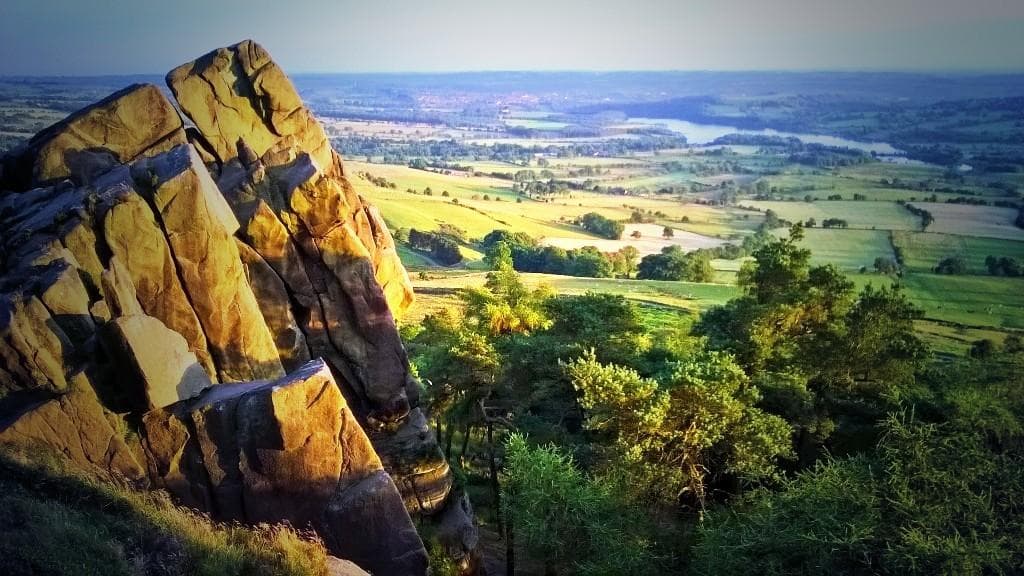 Hen Cloud from the Roaches