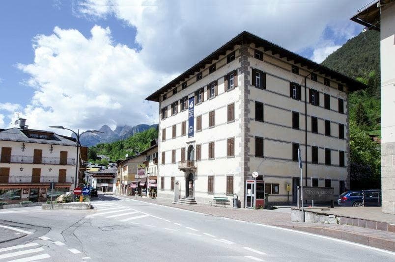 L'esterno del palazzo Corte Metto