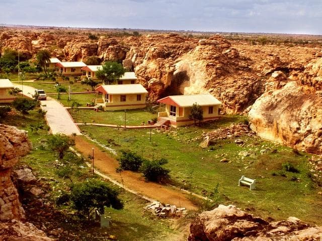 Cottages in the rocky chasm have a charming ambience