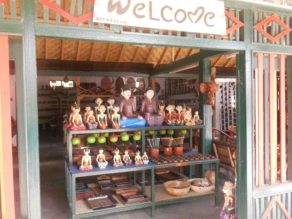 Salah satu galeri batik kayu