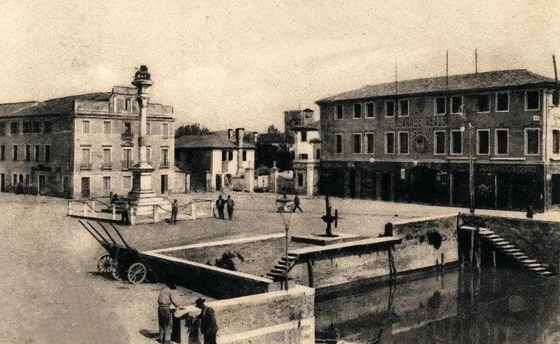Piazza Barche ( 27 ottobre ) com' era.