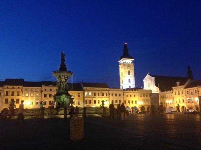 Центральная площадь и фонтан Самсон