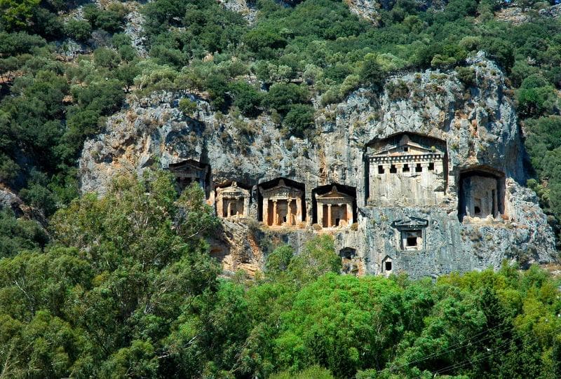 Karşıda Likya kaya mezarları, Dalyan