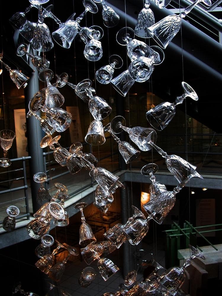 cascata di bicchieri