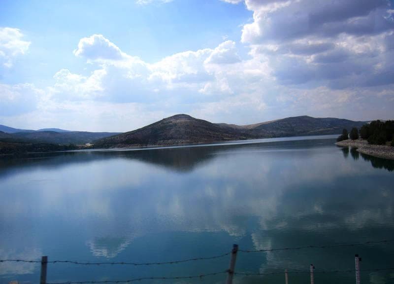 Altınapa Barajı ve yansıma