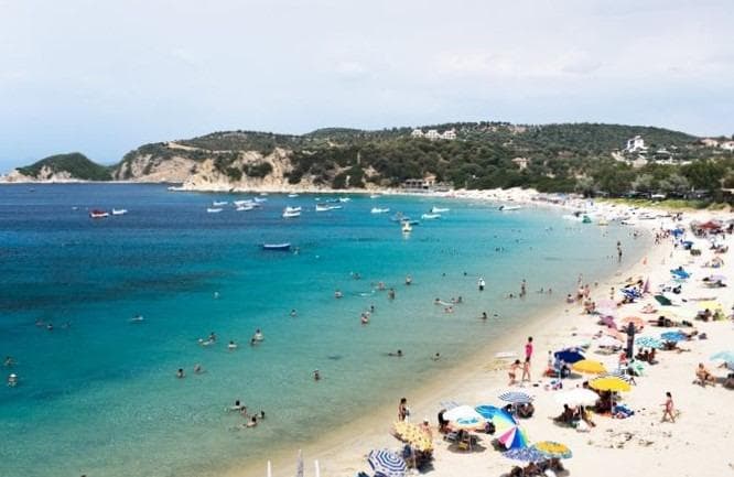 με το καμπιγκ στο βαθος