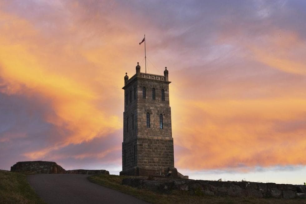 Slottsfjellet i Tønsberg. Nor-Europas største festningsruin.