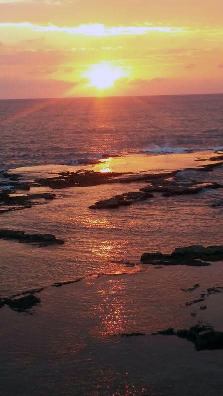 atardecer en la desembocadura del rio