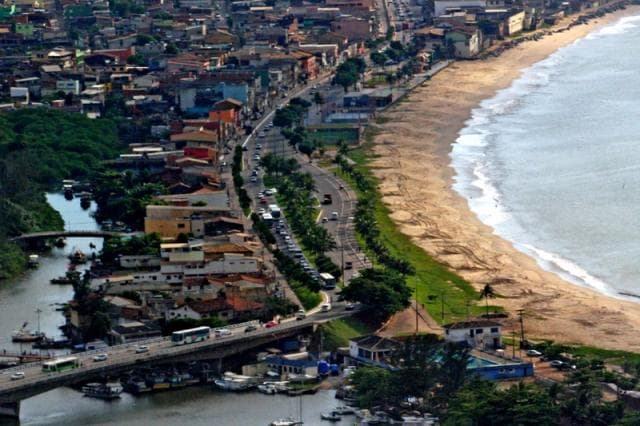 Habitável mas por causa do encontro do rio com o mar pelas manhã fica muita sujeira.é uma pena