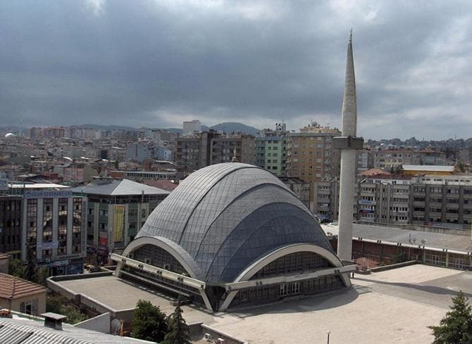 Yapısıyla dikkat çeken Samsun merkez camisinde ibadet etmenin keyfini yaşamadan ayrılmayın derim