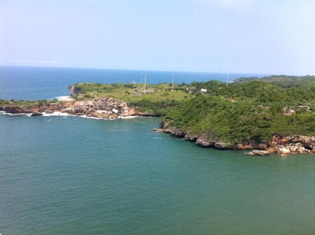 pemandangan dari mercusuar tanjung baron