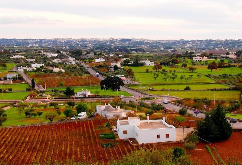 Vista della Valle D'Itria. Sullo sfondo la città di Martina Franca