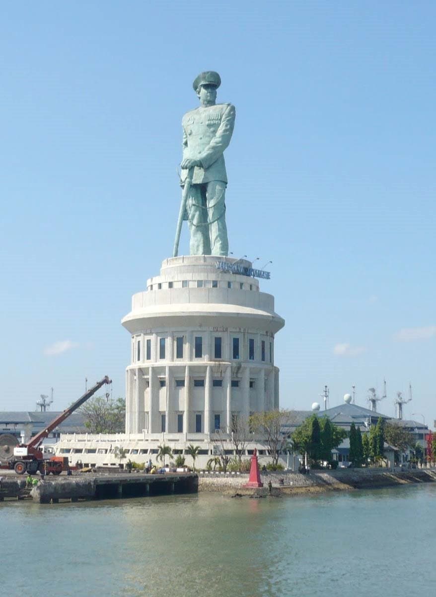 MONUMEN JALASVEVA JAYAMAHE