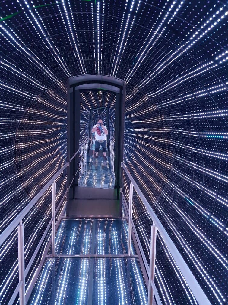 iQLANDIA Science Center