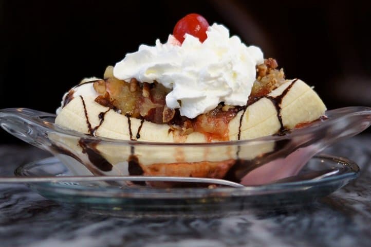 Old Fashioned Banana Splits!