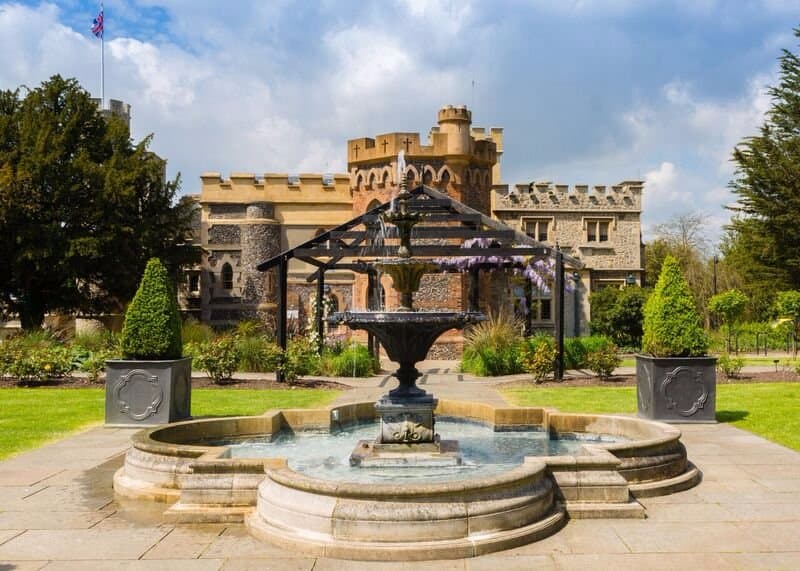 Rose Garden w. fountain