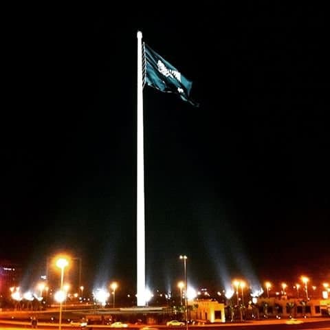 صورة اعلى سارية وعلم بجدة