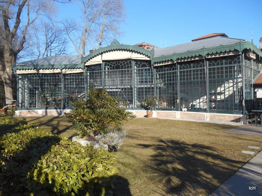 Serra Dei Giardini: estrutura metálica envidraçada