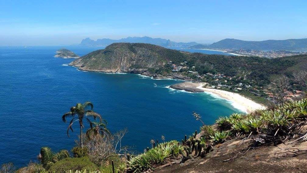 Vista da praia de Itacoatiara.