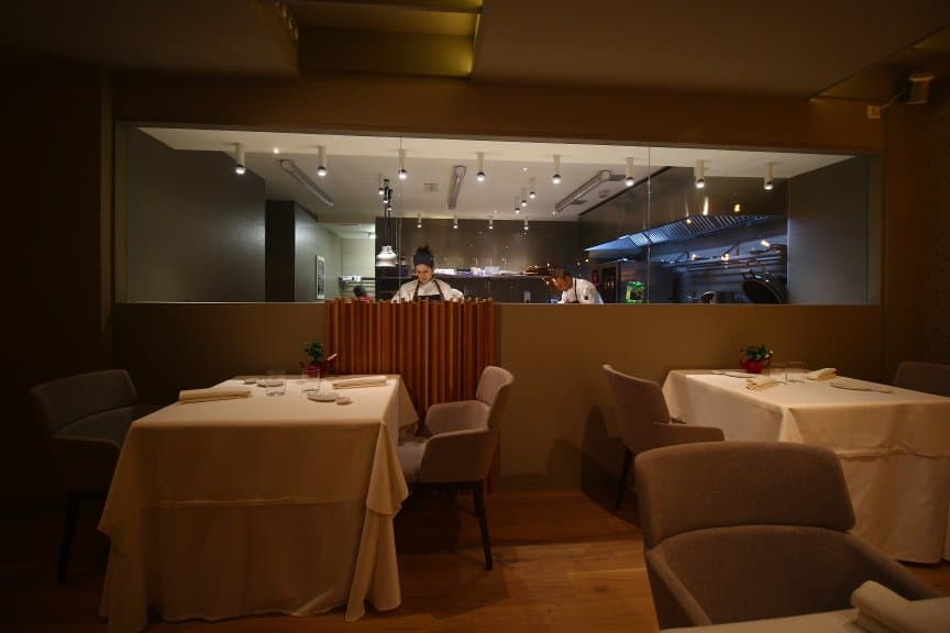 Restaurante Ikaro, cristalera cocina