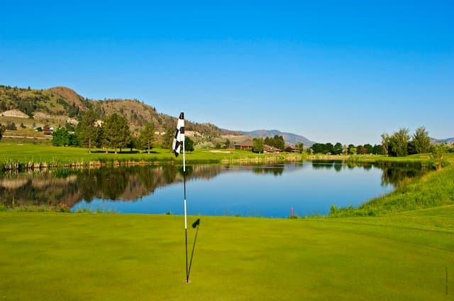 10th Green, looking backward toward the Keekwillie Clubhouse