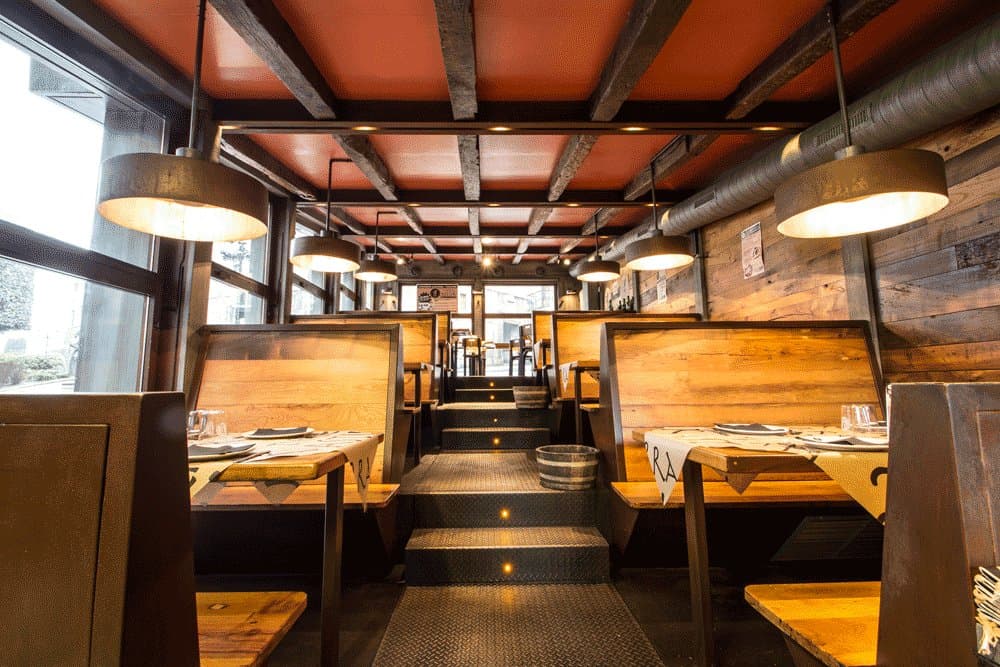 Terraza cubierta con vistas a la calle Gascona