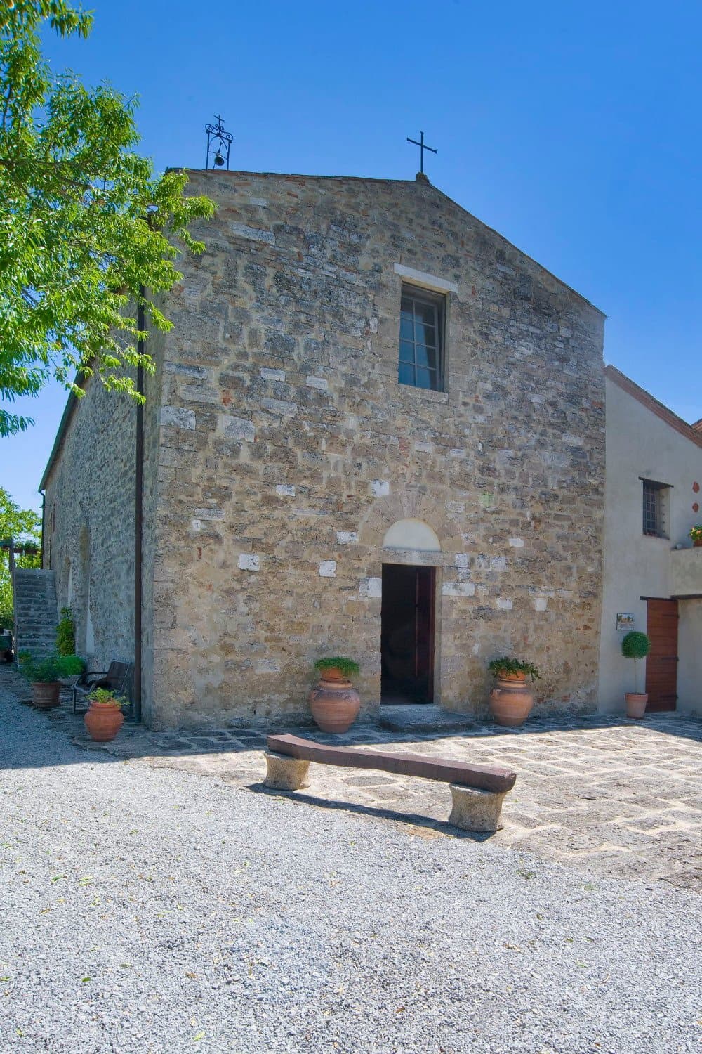 Pieve di Sant'Ippolito. Veduta frontale.