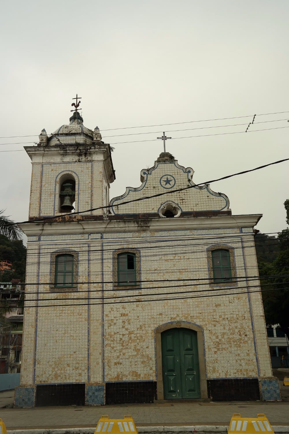Fachada em azulejos portugueses