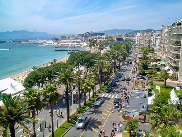 La Croisette, que debe su prestigio internacional igualmente conocido Festival de Cine de Cannes