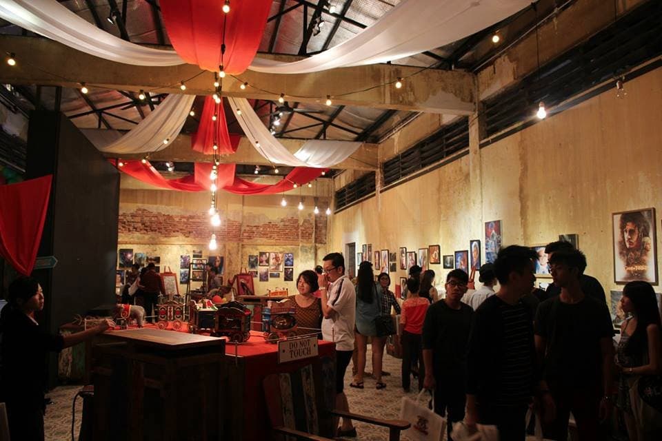 The One Academy (Graduation Showcase), Hin Bus Depot