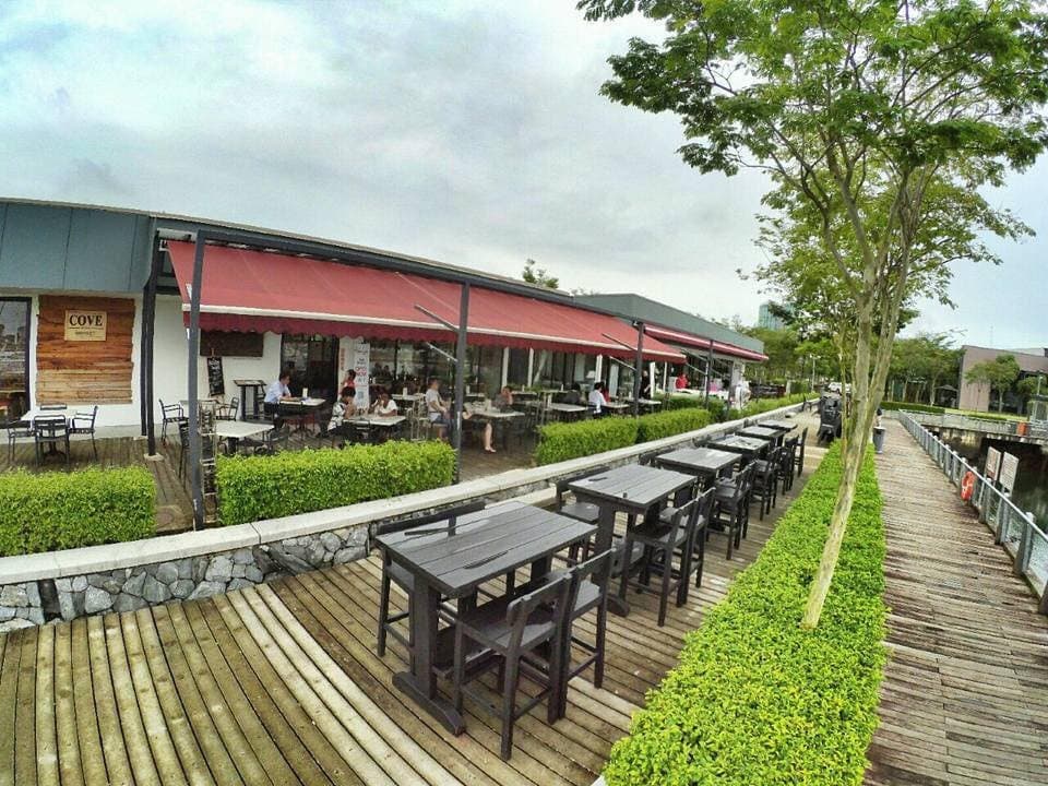 Hi-Table facing the Senibong Cove Marina