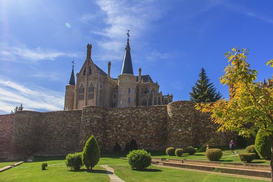 Palacio Arzobispal y murallas