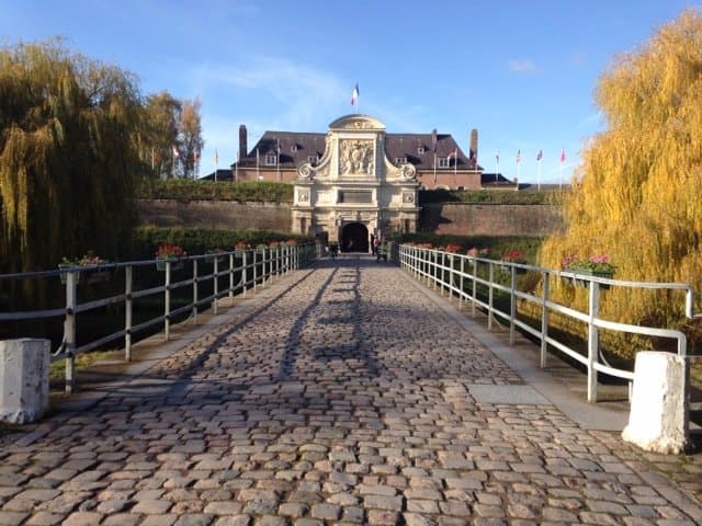 Caserne militaire