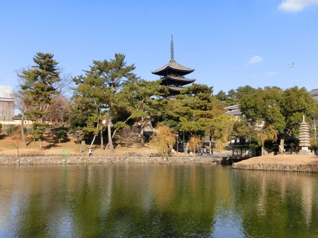 猿沢池と興福寺五重塔