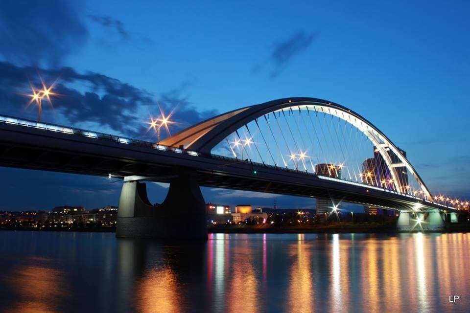 Pohľad na most večer