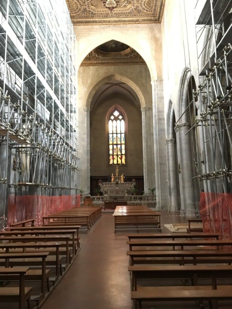 Navata verso l'altare lavori in corso