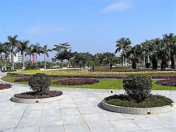 Fin park i trevägskorsning Tang Jia