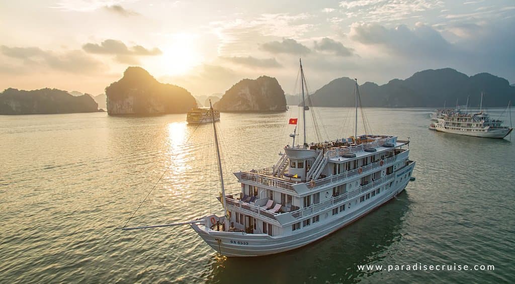 Paradise Luxury Cruise on sunset