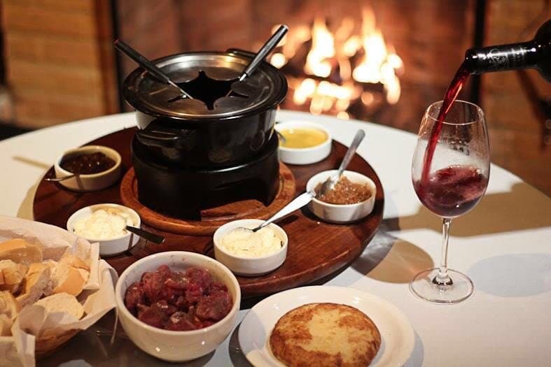 Fondue de Carne ao pé da lareira