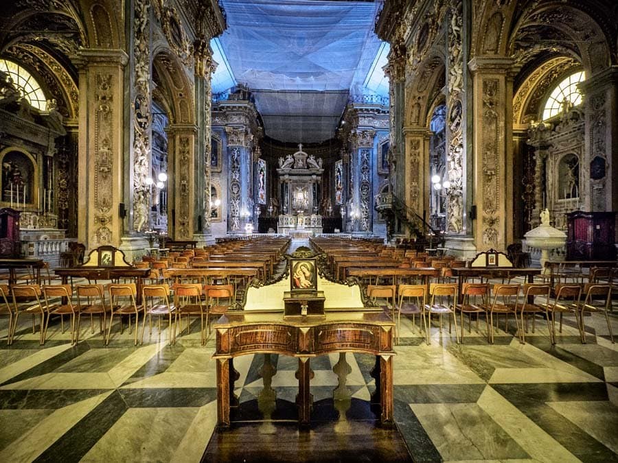 The central nave of the 3-naved cathedral