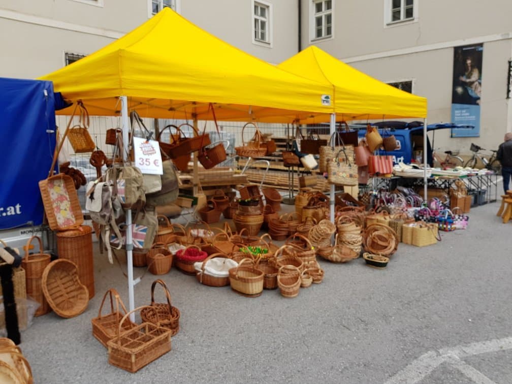 ‪St. Pöltens Märkte‬