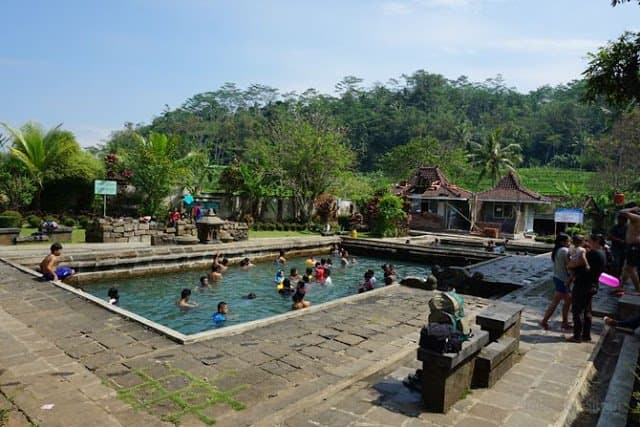 kolam pemandian Candi Umbul