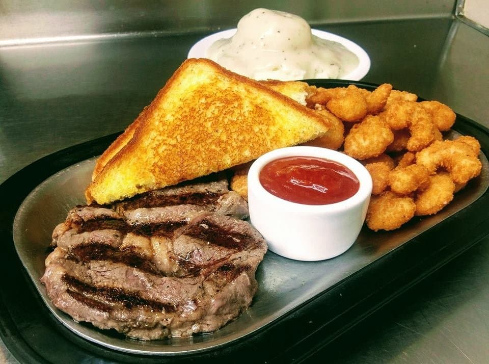 Crack'd Pot Restaurant & Bakery