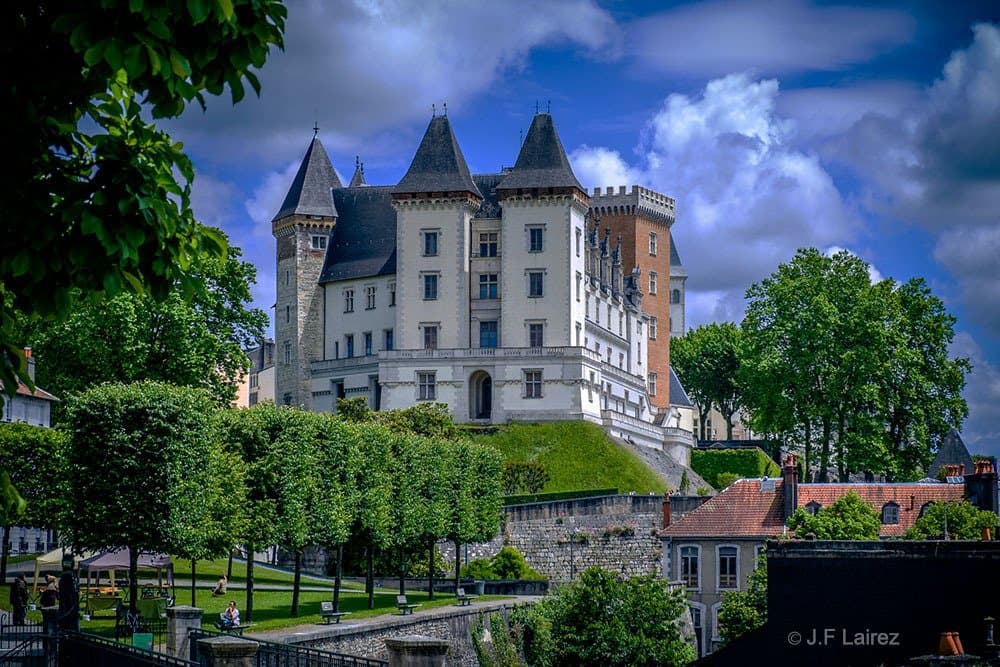 Façade ouest du château depuis le parc