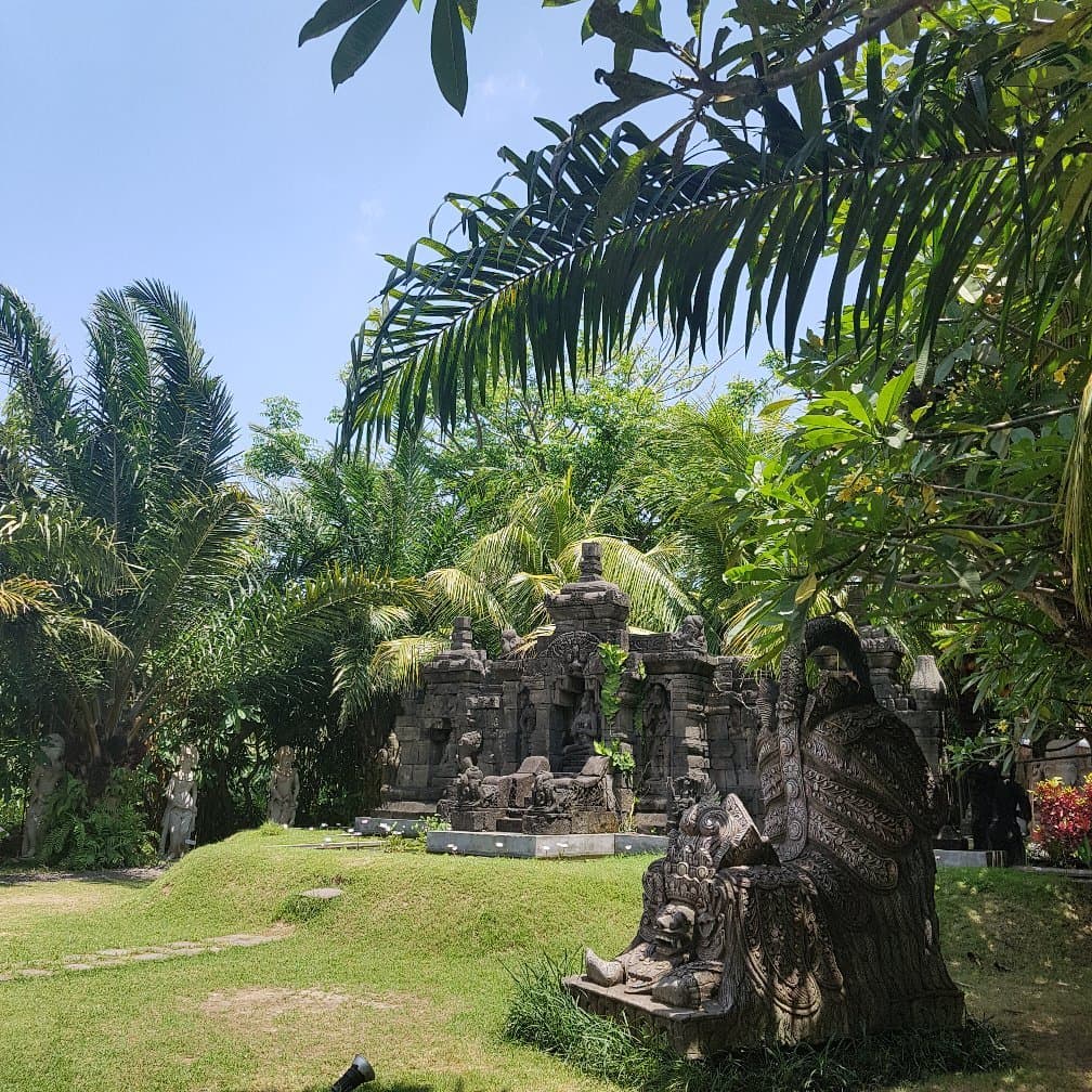 Big Garden Corner