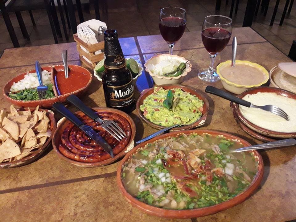 This small restaurant was created for the true lovers of Carne en su jugo and is served directly by its owners. What guarantees a totally personalized attention.
