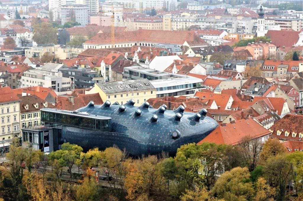 Печальное место с красивыми видами на город – 17