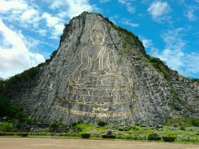 เขาชีจรรย์ Khao Chee-chan (Buddha Mountain) ตื่นตาตื่นใจกับภาพพระพุทธรูปสีทองที่แกะสลักบนหน้าผา ประติมากรรมชิ้นเอกที่มีความสูง 109 เมตร
