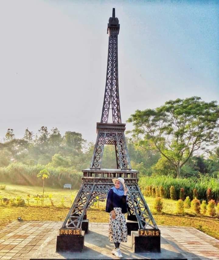 Mau berkunjung ke jogja.yuk gunakan jasa rental mobil + driver kami hub:085778569748