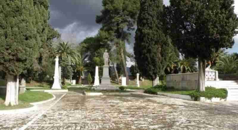 Κήπος των  ΗΡΏΩΝ στο Μεσολόγγι.